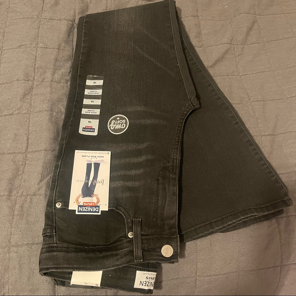 NWT Denizen Levi’s Love Stretch High Rise Flare